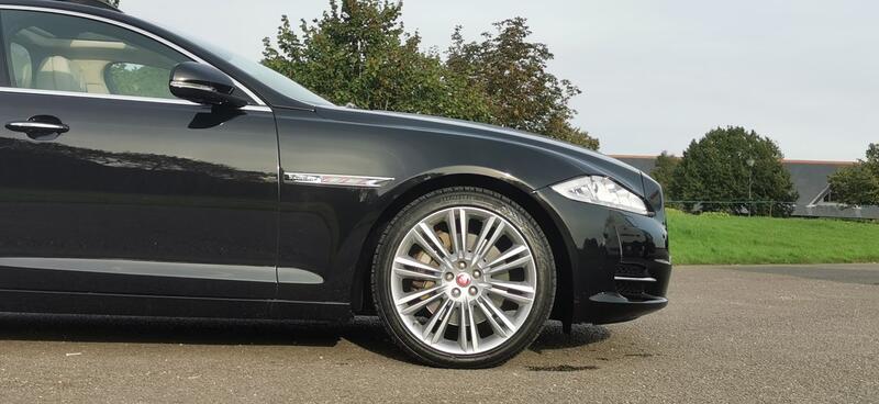 JAGUAR XJ 3.0d V6 Portfolio Auto ss 4dr LWB Massive Spec 2015