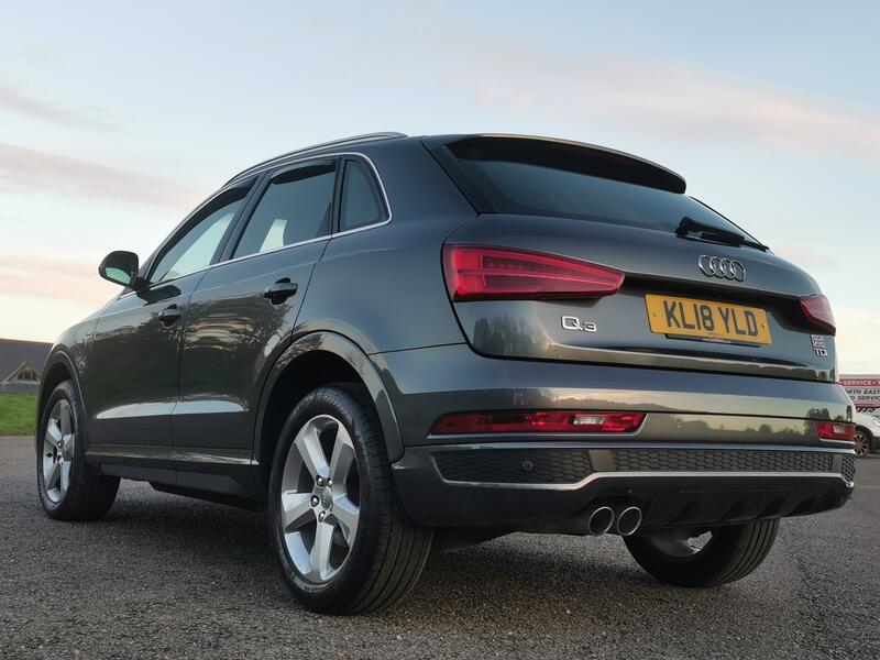 AUDI Q3 2.0 TDI S line Edition  2018