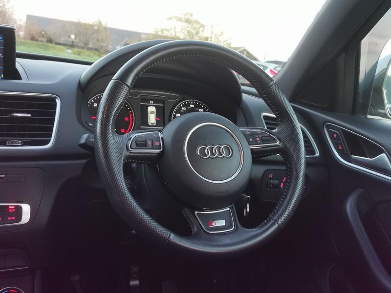 AUDI Q3 2.0 TDI S line Edition  2018