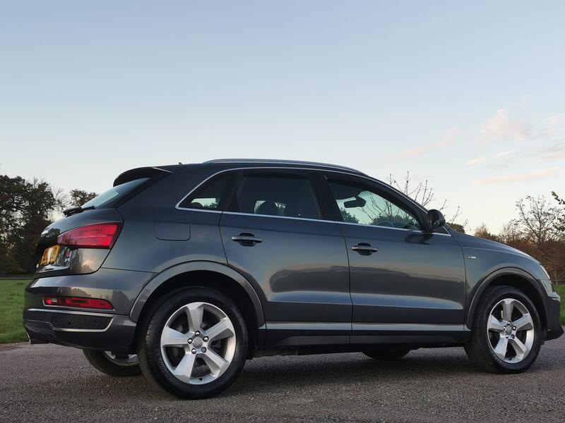 AUDI Q3 2.0 TDI S line Edition  2018