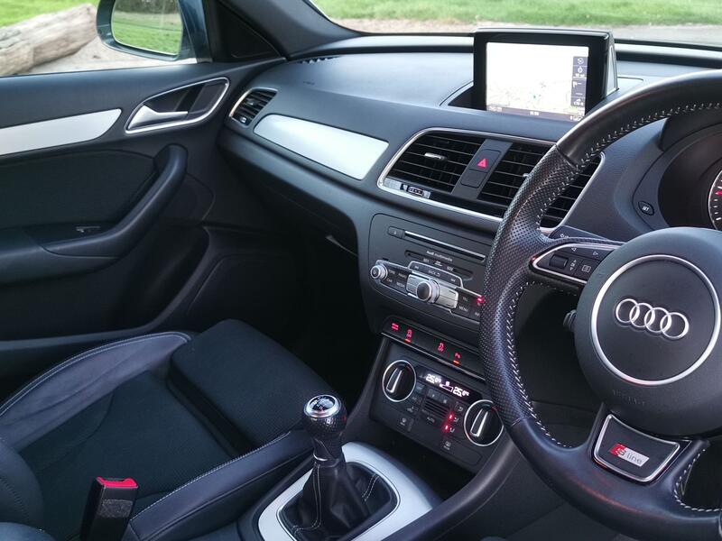 AUDI Q3 2.0 TDI S line Edition  2018