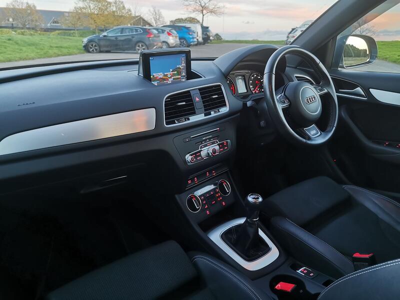 AUDI Q3 2.0 TDI S line Edition  2018