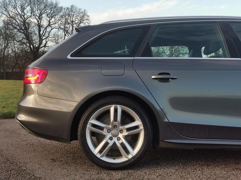 AUDI A4 AVANT 2.0 TDI S line  2015