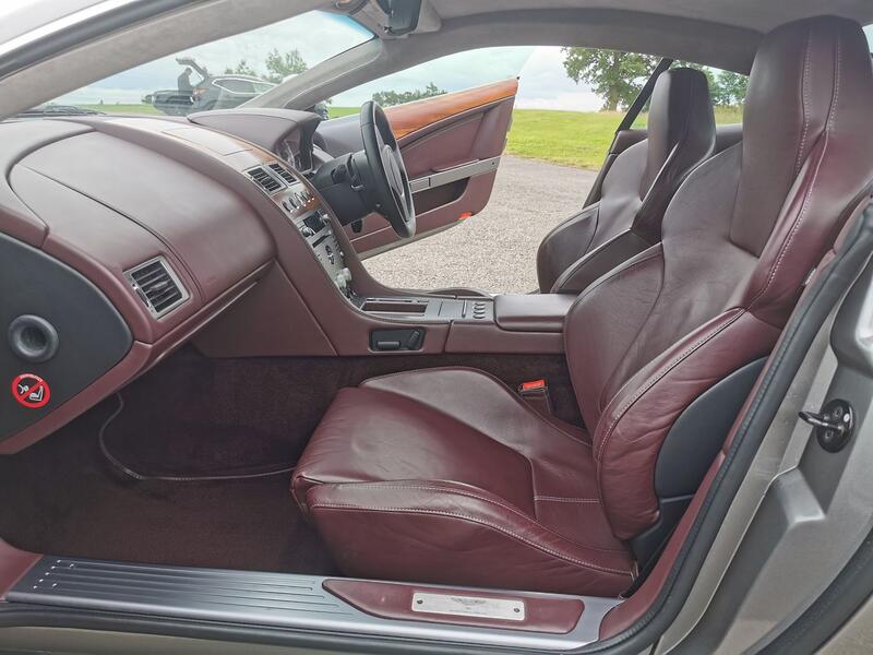 ASTON MARTIN DB9 5.9 2005