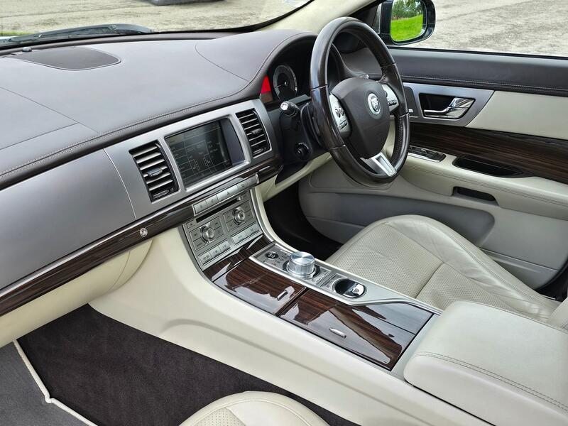 JAGUAR XF 3.0 d V6 Portfolio 2011