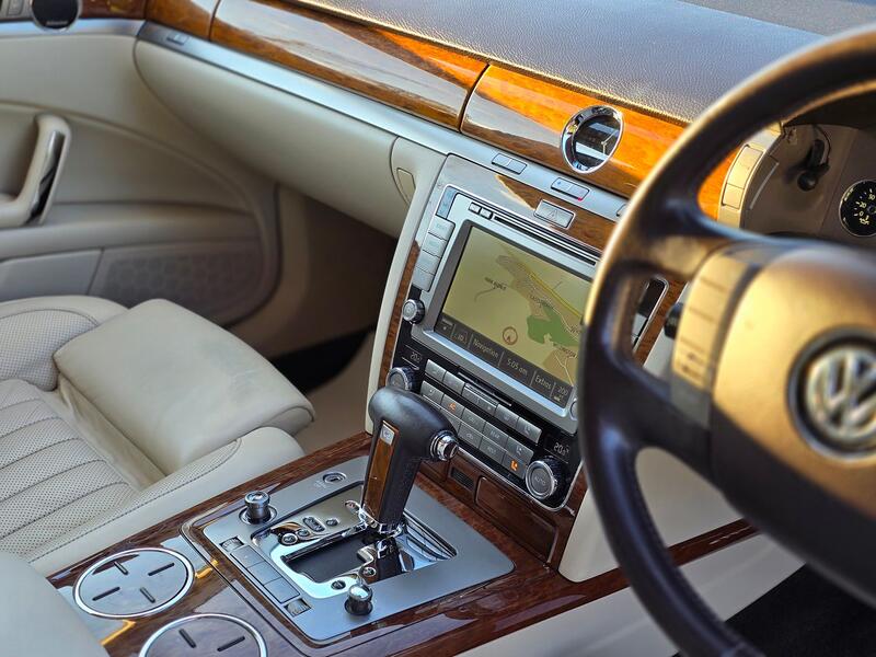 VOLKSWAGEN PHAETON 3.0 TDI CR V6 LWB 4Motion 2012