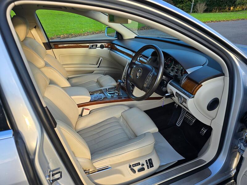 VOLKSWAGEN PHAETON 3.0 TDI CR V6 LWB 4Motion 2012