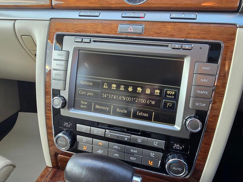 VOLKSWAGEN PHAETON 3.0 TDI CR V6 LWB 4Motion 2012