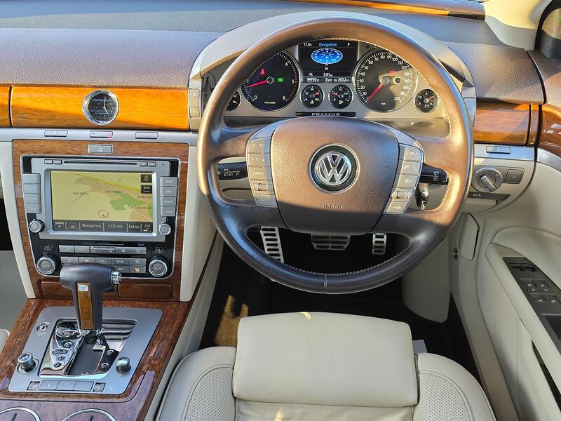 VOLKSWAGEN PHAETON 3.0 TDI CR V6 LWB 4Motion 2012