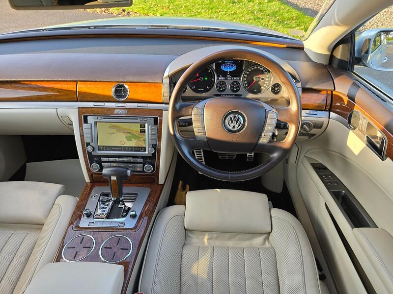 VOLKSWAGEN PHAETON 3.0 TDI CR V6 LWB 4Motion 2012