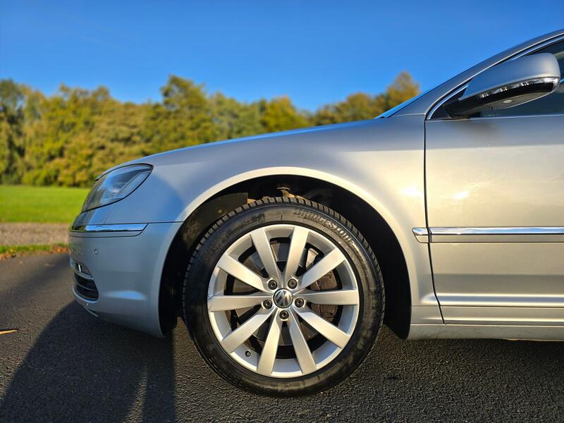 VOLKSWAGEN PHAETON 3.0 TDI CR V6 LWB 4Motion 2012