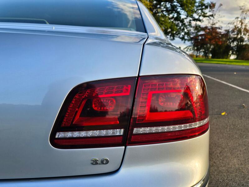 VOLKSWAGEN PHAETON 3.0 TDI CR V6 LWB 4Motion 2012