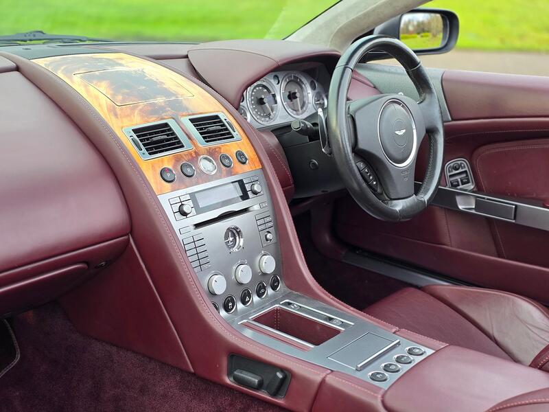 ASTON MARTIN DB9 5.9 2005