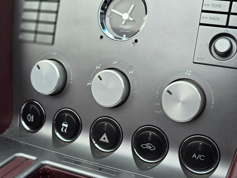 ASTON MARTIN DB9 5.9 2005