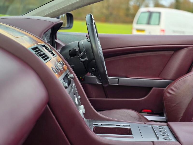 ASTON MARTIN DB9 5.9 2005