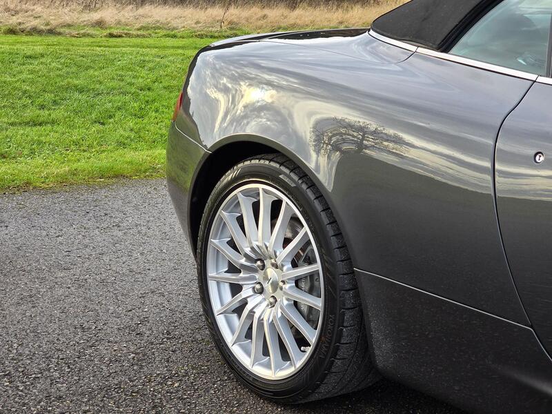 ASTON MARTIN DB9 5.9 2005