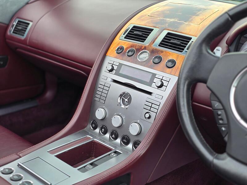 ASTON MARTIN DB9 5.9 2005