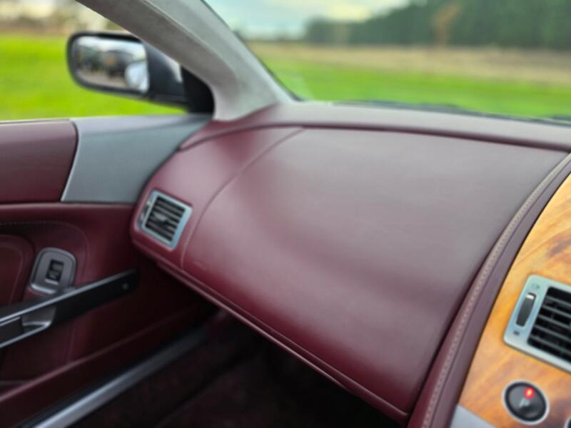 ASTON MARTIN DB9 5.9 2005