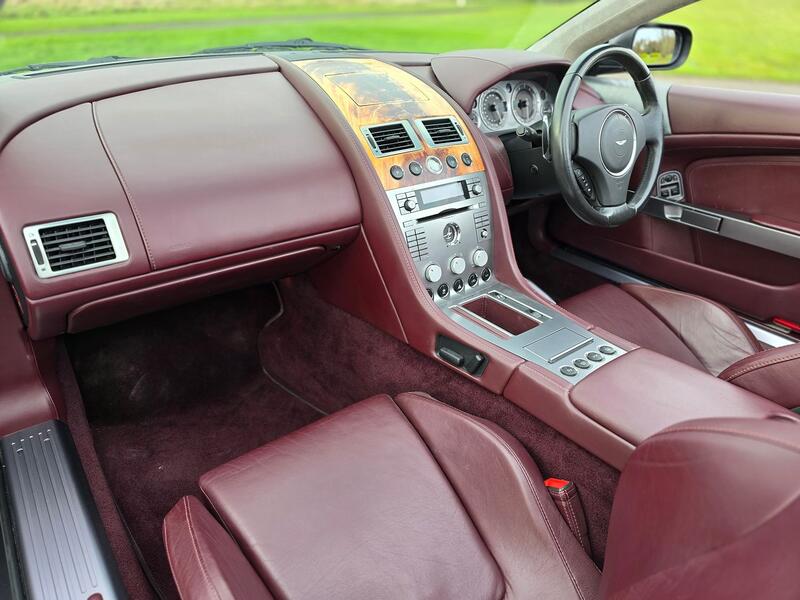ASTON MARTIN DB9 5.9 2005