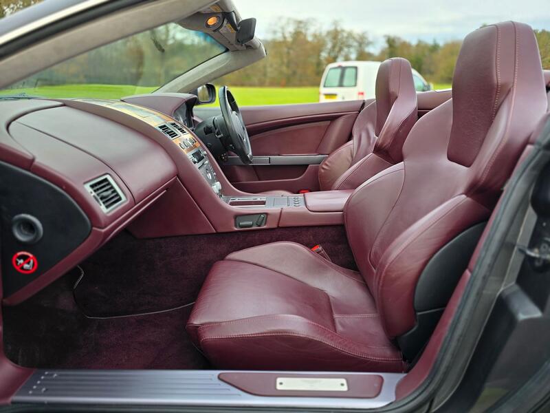 ASTON MARTIN DB9 5.9 2005