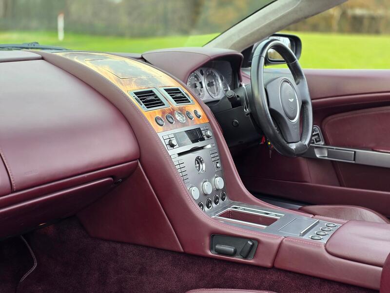 ASTON MARTIN DB9 5.9 2005