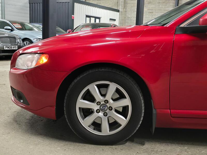 VOLVO V70 1.6 D2 ES 2013