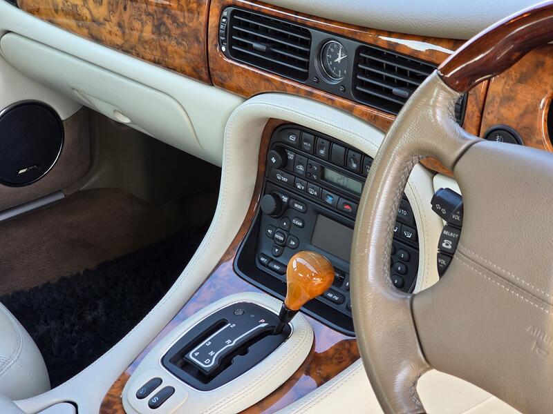 JAGUAR XJ 4.0 Sovereign 2001