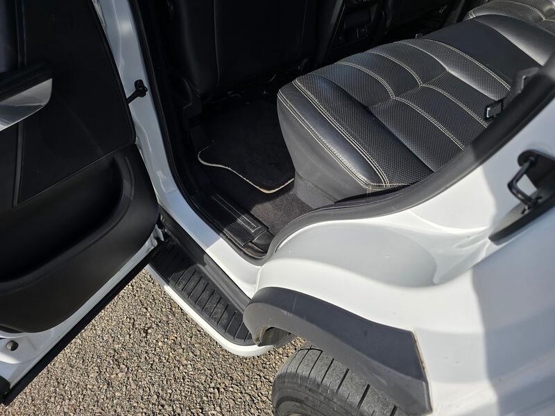 LAND ROVER RANGE ROVER SPORT 3.0 SD V6 HSE Black 2013
