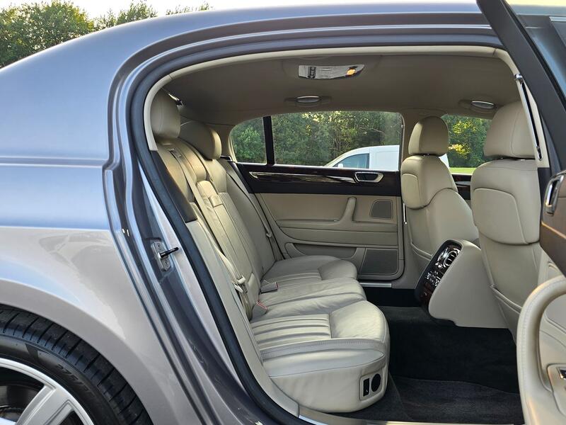 BENTLEY FLYING SPUR  2006