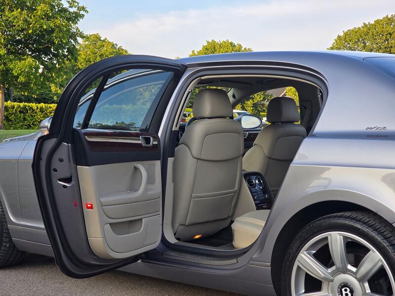 BENTLEY FLYING SPUR  2006