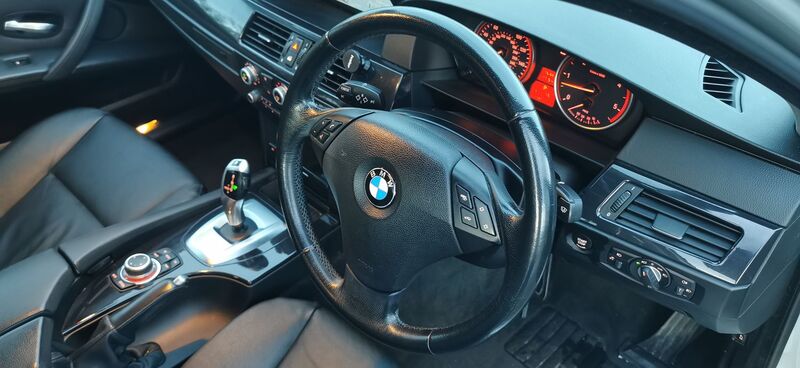 BMW 5 SERIES 3.0 525d SE Business Edition Steptronic 4dr 2009