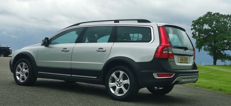 VOLVO XC70 2.4 D5 SE Geartronic AWD 5dr 2011