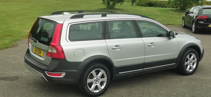 VOLVO XC70 2.4 D5 SE Geartronic AWD 5dr 2011