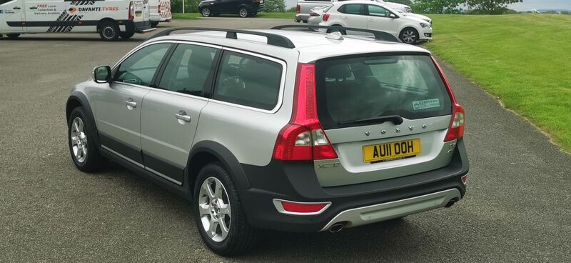 VOLVO XC70 2.4 D5 SE Geartronic AWD 5dr 2011