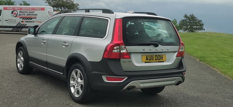 VOLVO XC70 2.4 D5 SE Geartronic AWD 5dr 2011