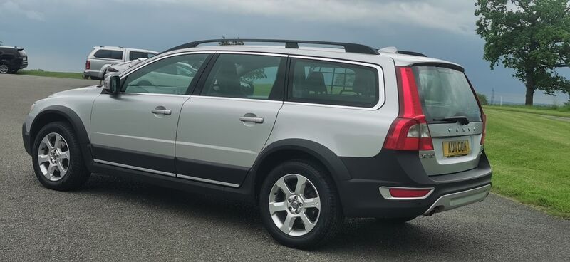 VOLVO XC70 2.4 D5 SE Geartronic AWD 5dr 2011