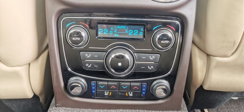 JAGUAR XJ 3.0d V6 Portfolio Auto 4dr 2011