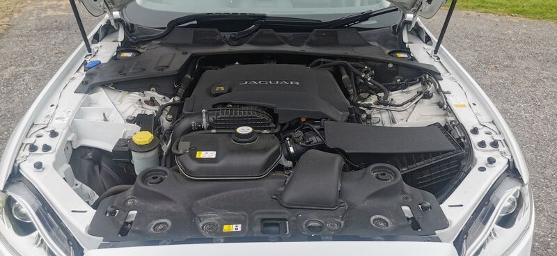 JAGUAR XJ 3.0d V6 Portfolio Auto ss 4dr 2015