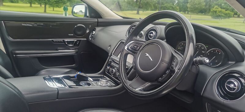 JAGUAR XJ 3.0d V6 Portfolio Auto ss 4dr 2015