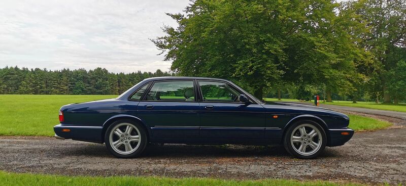 JAGUAR XJR 4.0 V8 Supercharged 4dr 1998