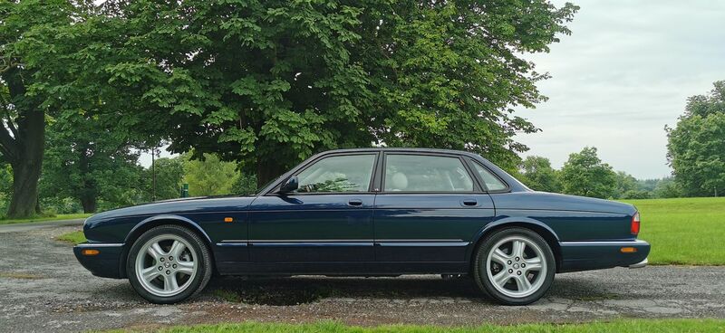 JAGUAR XJR 4.0 V8 Supercharged 4dr 1998