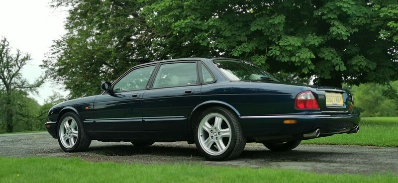 JAGUAR XJR 4.0 V8 Supercharged 4dr 1998