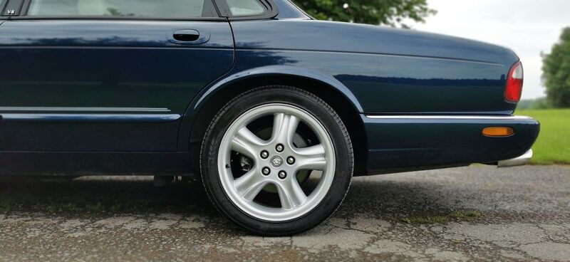 JAGUAR XJR 4.0 V8 Supercharged 4dr 1998