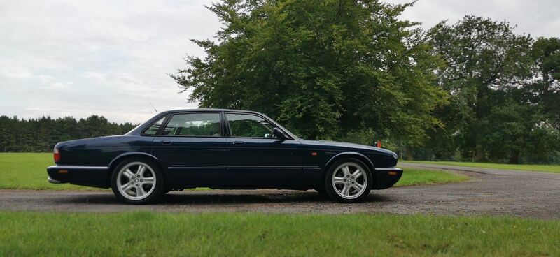 JAGUAR XJR 4.0 V8 Supercharged 4dr 1998