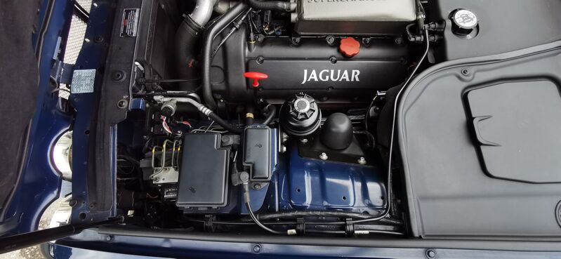 JAGUAR XJR 4.0 V8 Supercharged 4dr 1998