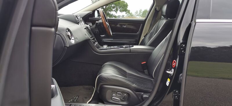 JAGUAR XJ 3.0d V6 Portfolio Auto Euro 5 4dr 2010