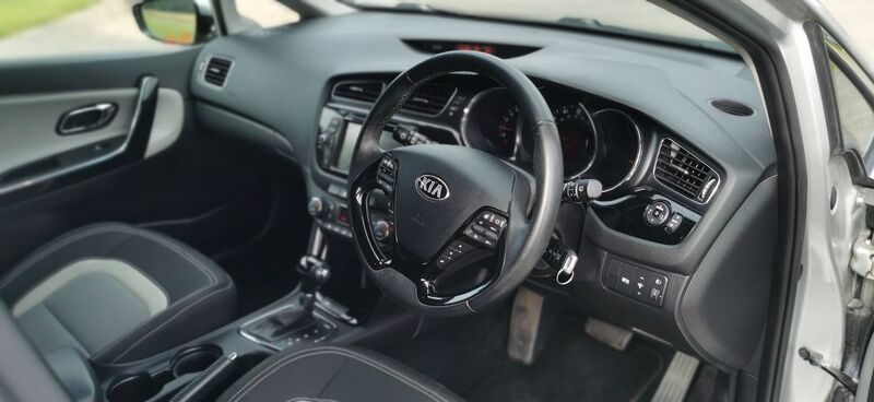 KIA CEED 1.6 CRDi 3 Sportswagon Auto Euro 5 5dr 2015