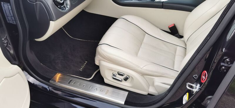 JAGUAR XJ 3.0d V6 Portfolio Auto 4dr LWB 2012