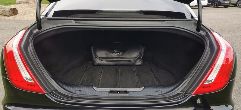 JAGUAR XJ 3.0d V6 Portfolio Auto 4dr LWB 2012