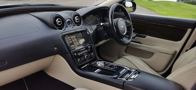 JAGUAR XJ 3.0d V6 Portfolio Auto 4dr LWB 2012